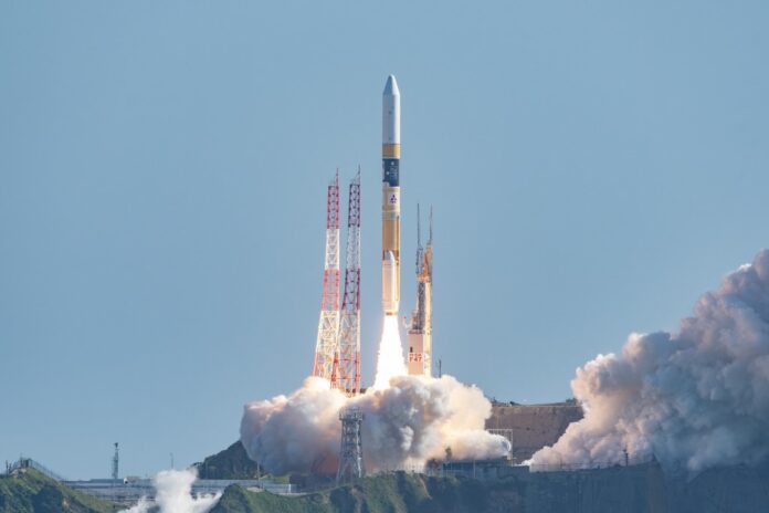 Japan launches 'Moon Sniper' mission