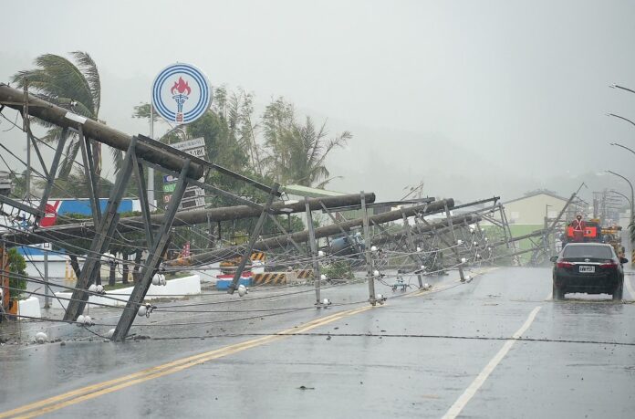 One dead in Taiwan from Typhoon Koinu's record winds