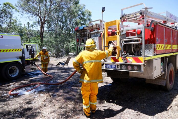 Residents told to flee east Australia's bushfires