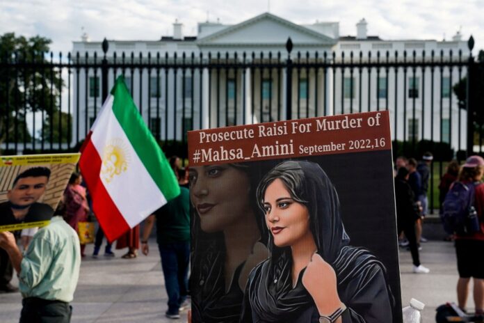 Media: Iran arrests journalist covering Tehran subway incident