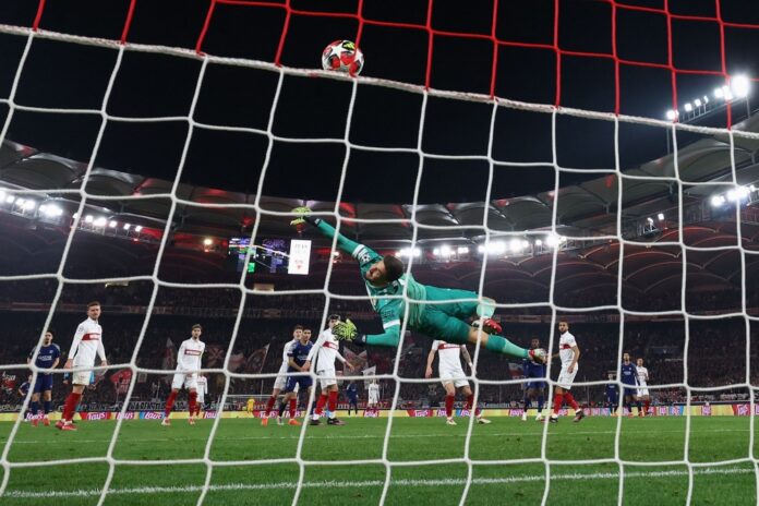 Man City come from behind, PSG stay alive to join Arsenal in Champions League last 16