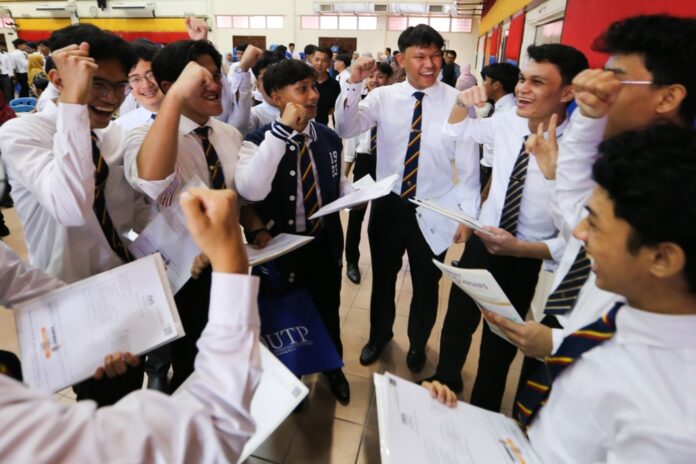SPM 2024: Education Ministry encourages schools to celebrate all SPM candidates, not just top scorers