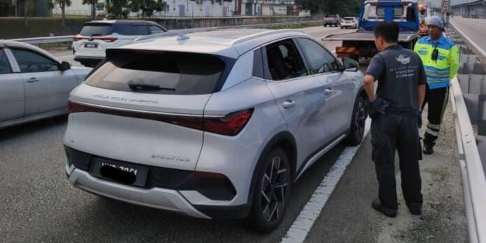 Power system failure? BYD Atto 3 owner claims wheels locked on Cheras-Kajang highway without warning