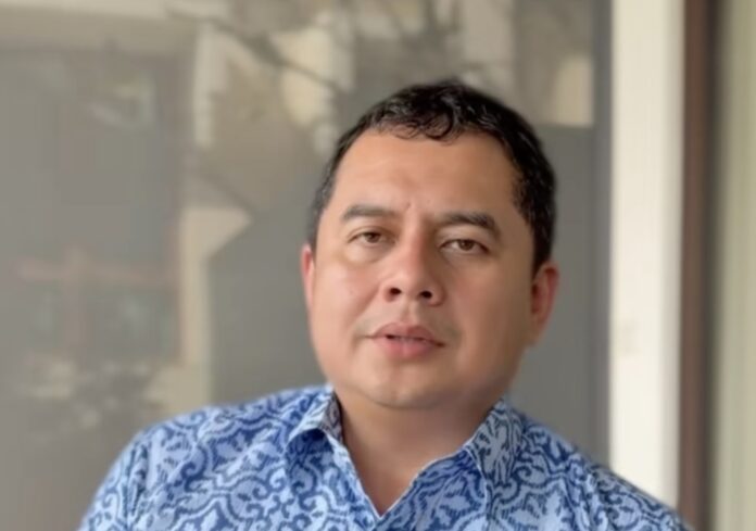 ‘Justice will prevail’: Najib’s son says father had packed his belongings, vows to keep fighting for his freedom (VIDEO)