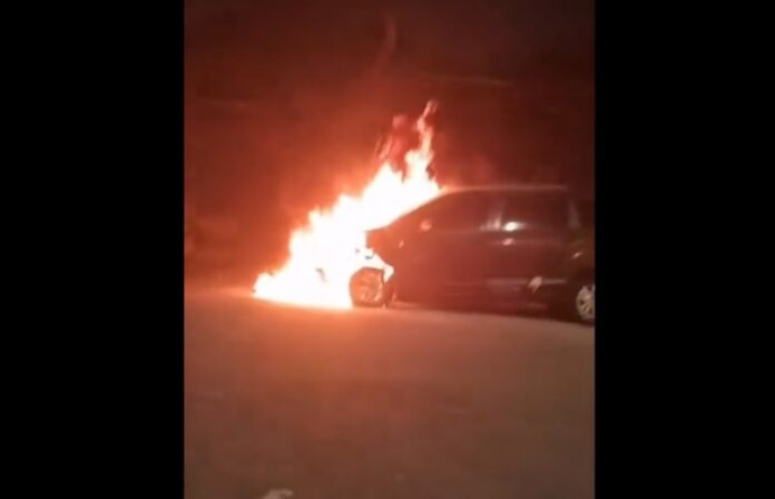 Masked men torch three cars belonging to ‘Cikgu Chandra’ in Shah Alam (VIDEO)