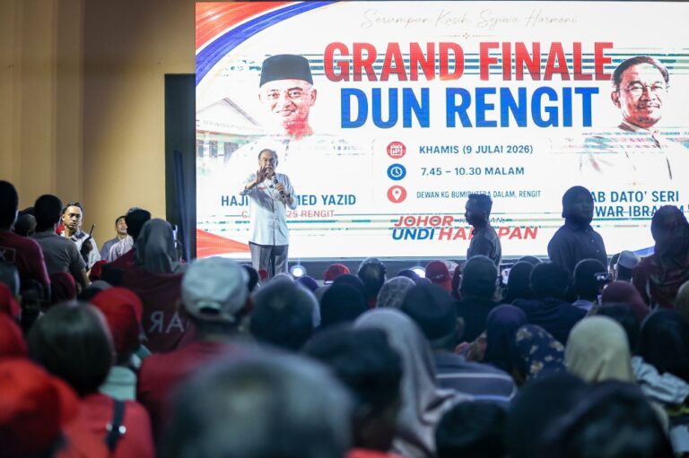 Johor polls: Anwar vows better healthcare facilities, clean water access for Rengit residents