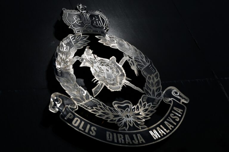 Police uncover suspected smuggled liquor worth RM409,818 during raid in Klang, two men detained