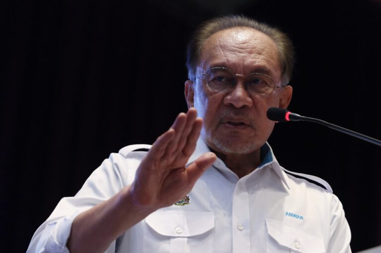 Anwar reminds future civil servants to prioritise people, nation above all else