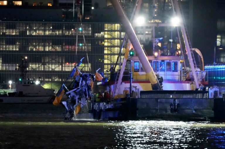 Investigators find signs of bird strike in deadly Hudson River helicopter crash