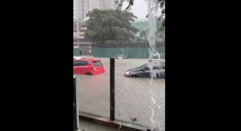 Flash floods swamp Petaling Jaya after heavy rain (VIDEO)