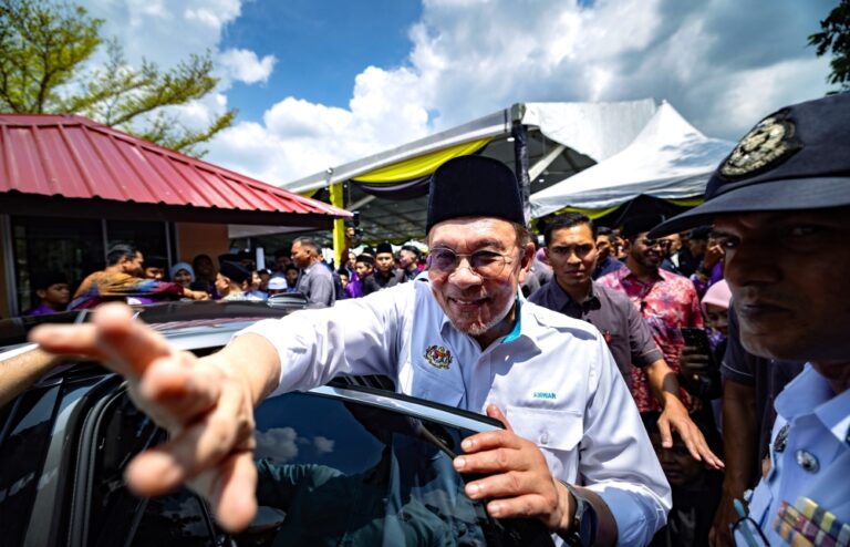 Anwar hints at bigger STR, SARA payouts if economy stays on track