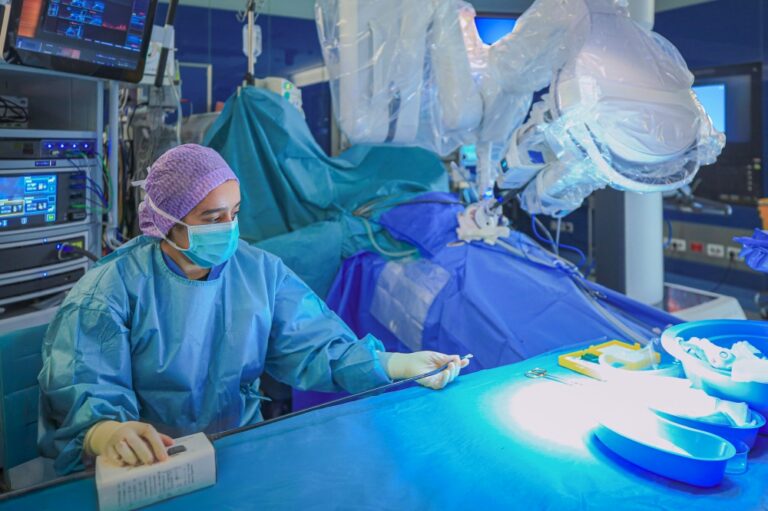 A father’s gift, a medical milestone: Six-year-old becomes first to receive liver transplant through a single robotic incision