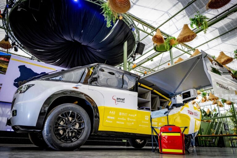 Dutch students just built what could be the world’s first solar-powered ambulance