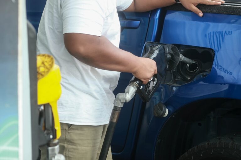 In survey, 38pc Malaysians go over 200-litre fuel subsidy quota; nearly half cope by just paying more