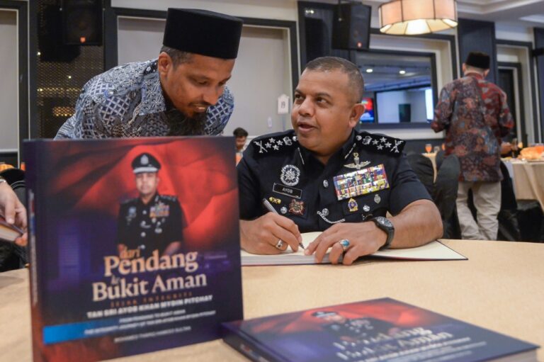 Of ‘kain pelikat’ and ‘pagoda’ shirt: Ayob Khan jokes about opening mamak shop after retiring from PDRM this Sunday