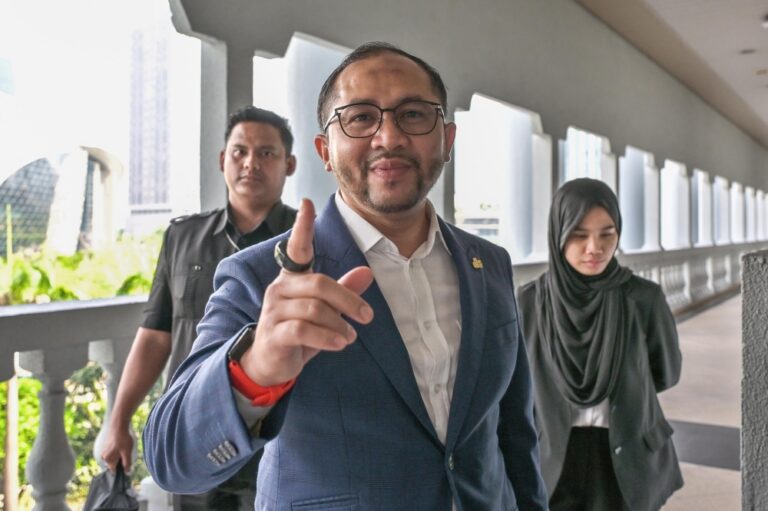 Hamzah Zainudin’s ex-aide Sayed Amir Muzzakkir unhappy over alleged unpaid RM2m debt in PDRM tender case, court hears