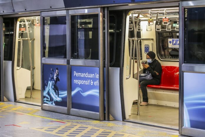Door stuck open forces Rapid KL to halt Kelana Jaya train at Taman Bahagia station