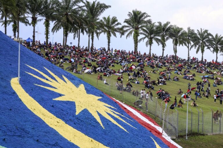 F1 teams flood social media with Sepang throwbacks as Malaysia rejoins F1 calendar (VIDEO)