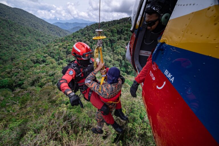 Malaysia tightens hiking rules to cut costly mountain rescue operations