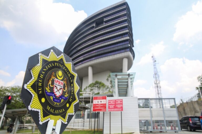 Report: MyIMMs hacking syndicate allegedly paid up to RM6,000 in bribes to immigration officers
