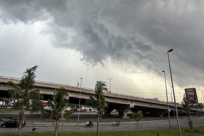 Thunderstorm warning issued for 10 states until 6pm