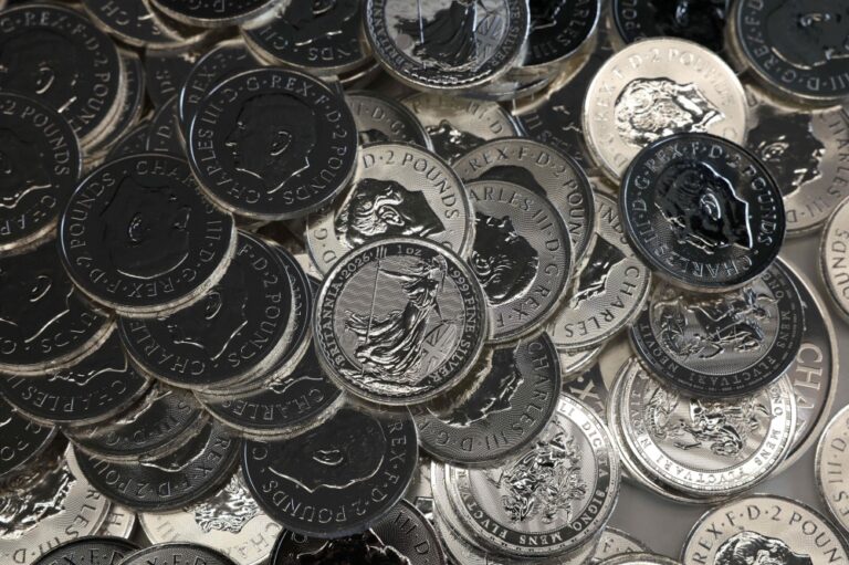 How much gold is in your smartphone? UK’s Royal Mint reveals the hidden value of e-waste