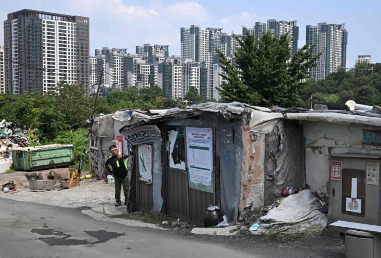 Air‑con divides Seoul: Gangnam’s rich stay cool as Guryong villagers wilt in brutal heat