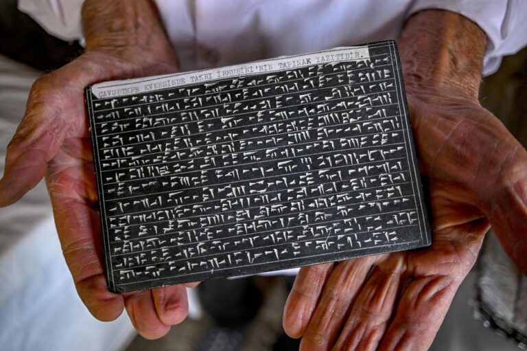 Self-taught Turkish ‘linguist’ keeps dead language alive