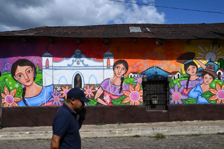 Winning back walls from gangs, artists fill El Salvador’s towns with colour