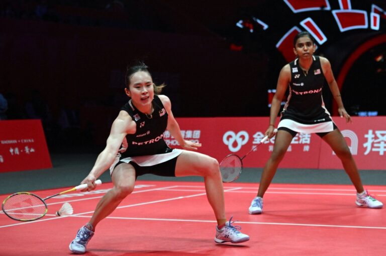 Pearly Tan-Thinaah march into third round; Leong Jun Hao, Letshanaa crash out
