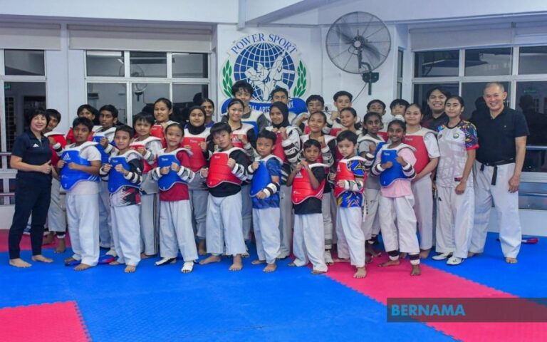 Taekwondo couple defy norms at 71