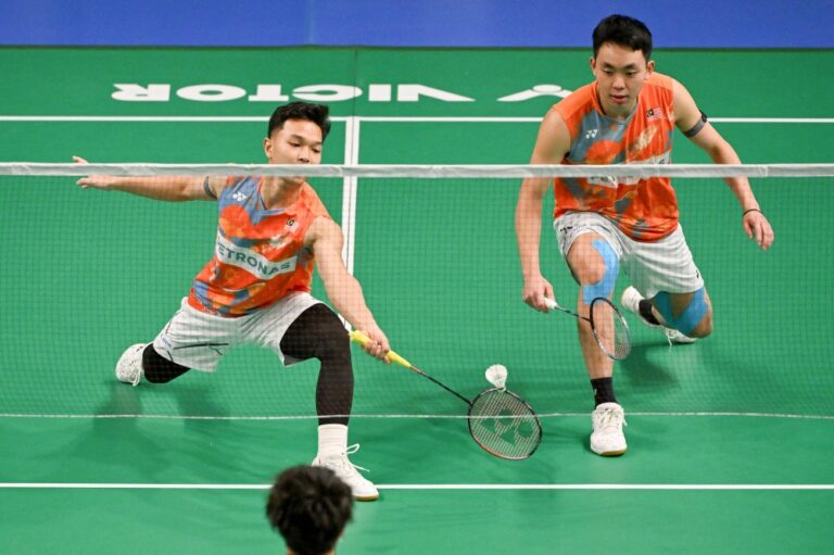 Malaysia’s Arif Junaidi‑Yap Roy King bow out of Badminton World Championships after three‑game loss to home pair