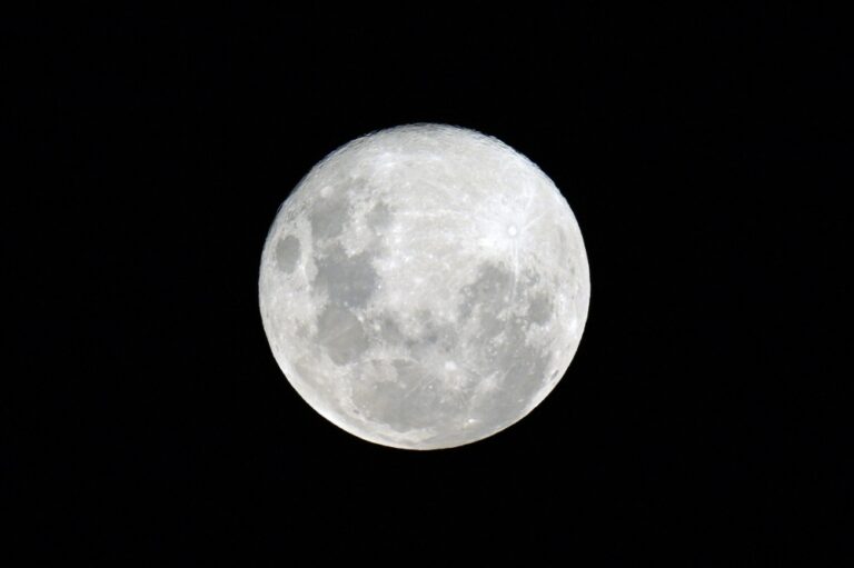 China delays Chang’e‑7 unmanned moon probe, says launch conditions not met