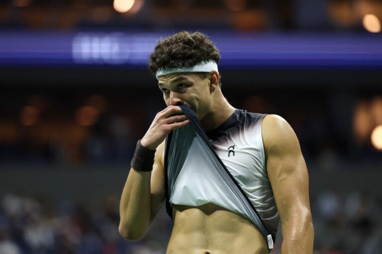 Shelton stuns Alcaraz in record‑late US Open finish at 3.34am as Sabalenka survives marathon