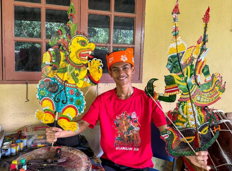 Heritage meets Gen Z hustle: Kelantan teen’s ‘wayang kulit’ puppets win fans