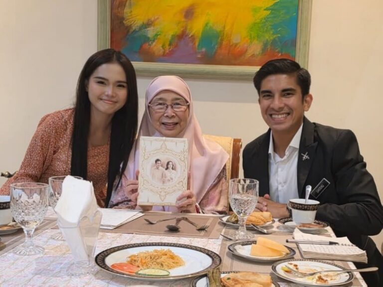 Syed Saddiq, Bella Astillah pay courtesy visit to wan azizah with wedding card in hand