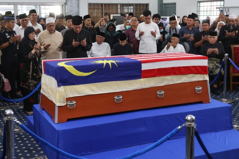 Hundreds gather at Seri Kembangan mosque to pay final respects to Dr Hasmah
