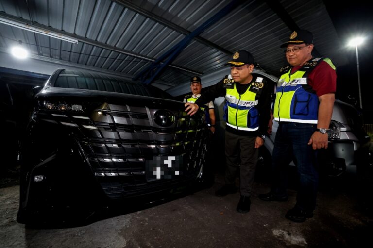 Police nab two men ‘chauffeuring’ 690kg of ketum in Toyota Alphard on NSE